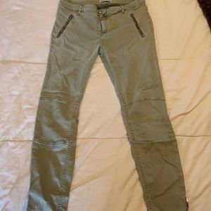 Khaki size 6 pants. Zipper pockets and ankle.